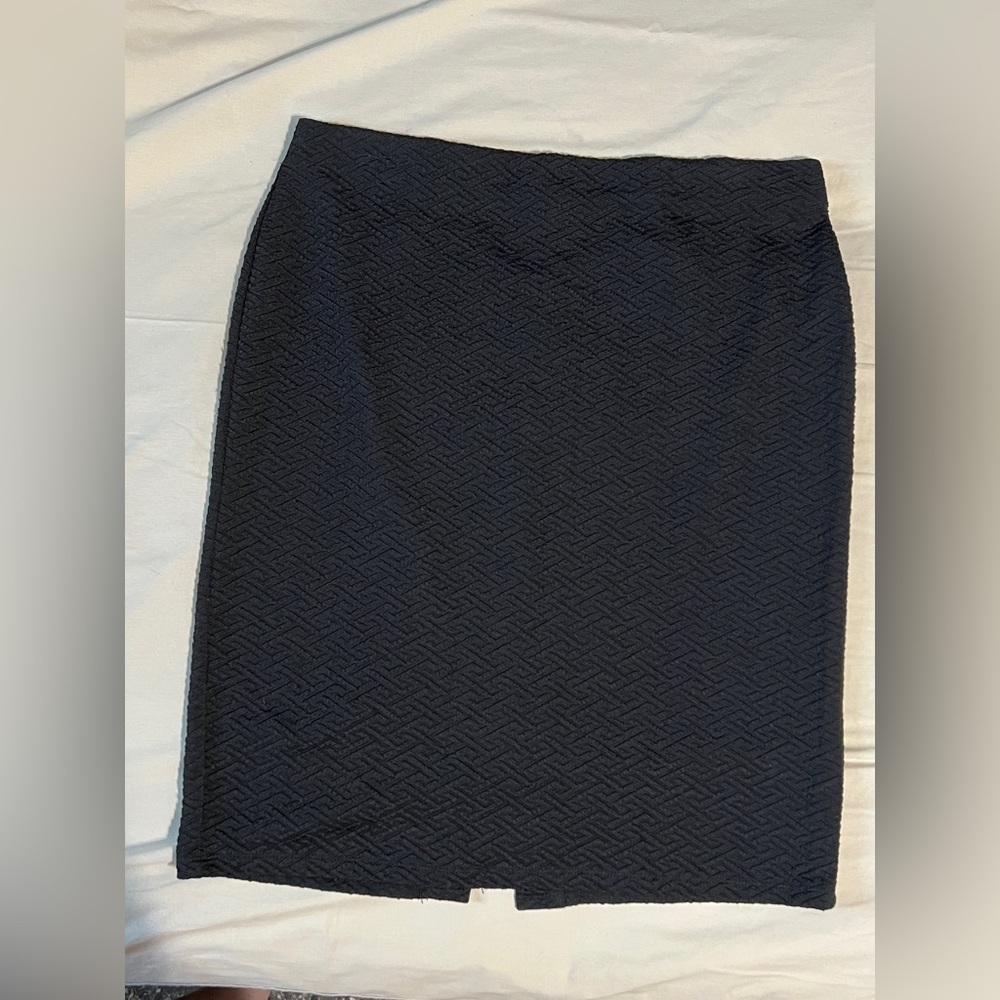 Women's Black Textured Pencil Skirt